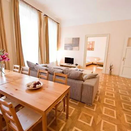 Bohemia Centre Apartmán *