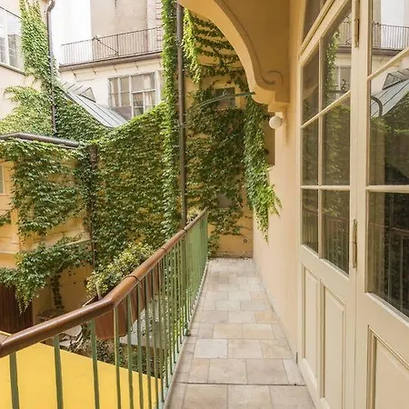 Bohemia Centre דירה